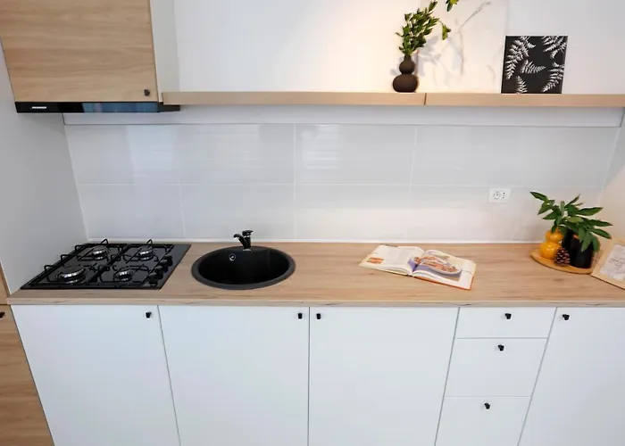 New & Cozy In Ghencea + Netflix *