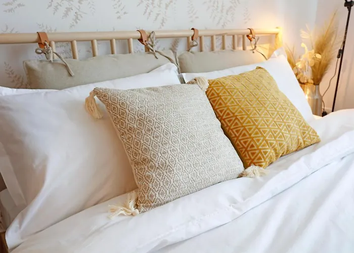 New & Cozy In Ghencea + Netflix Daire