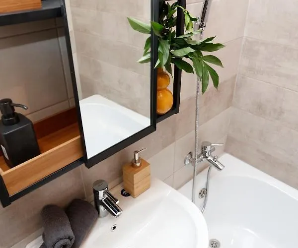 New & Cozy In Ghencea + Netflix *