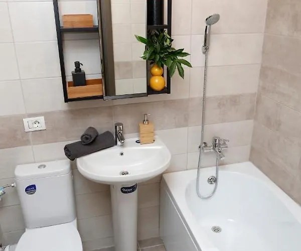 New & Cozy In Ghencea + Netflix *