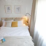 New & Cozy In Ghencea + Netflix アパート