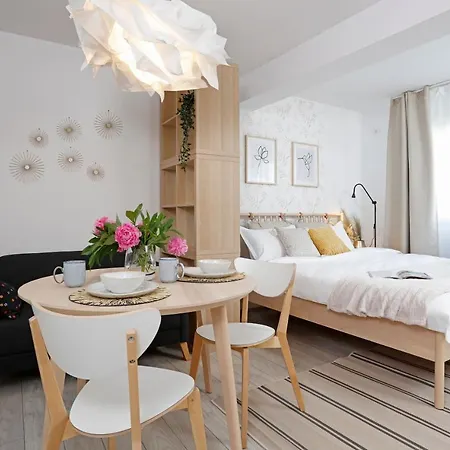 New & Cozy In Ghencea + Netflix * Βουκουρέστι