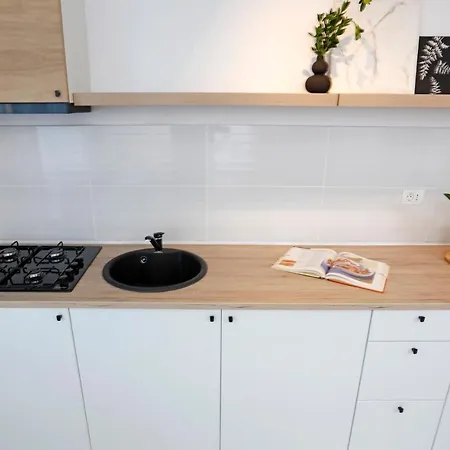 New & Cozy In Ghencea + Netflix *