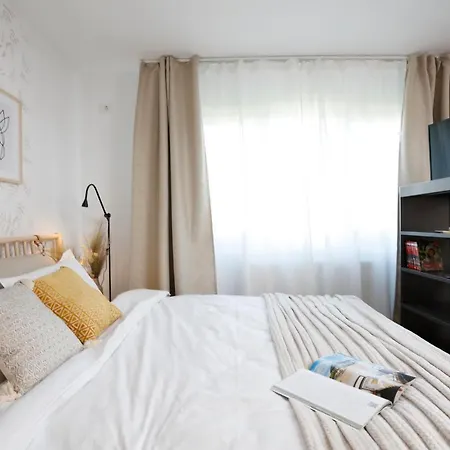 New & Cozy In Ghencea + Netflix Διαμέρισμα