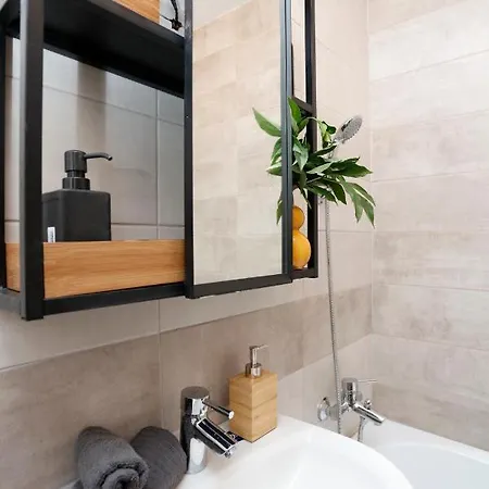 New & Cozy In Ghencea + Netflix